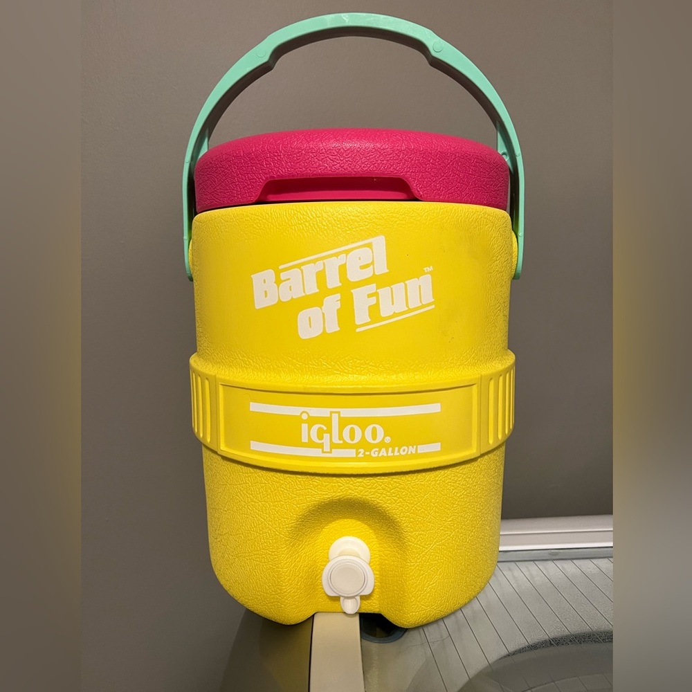 Igloo retro beverage cooler (2 gallon)